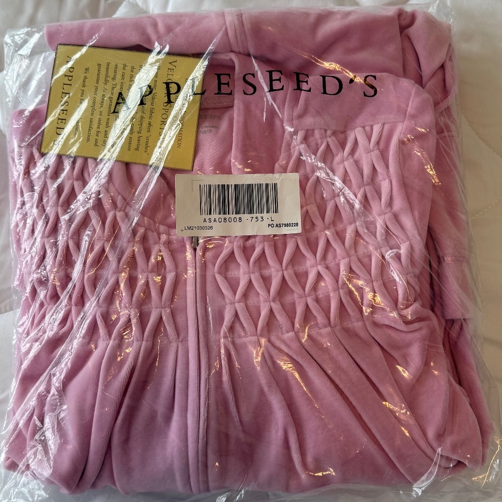 New Women’s Appleseed's Soft Pink Velour Smocked Front Zip Robe Size L
